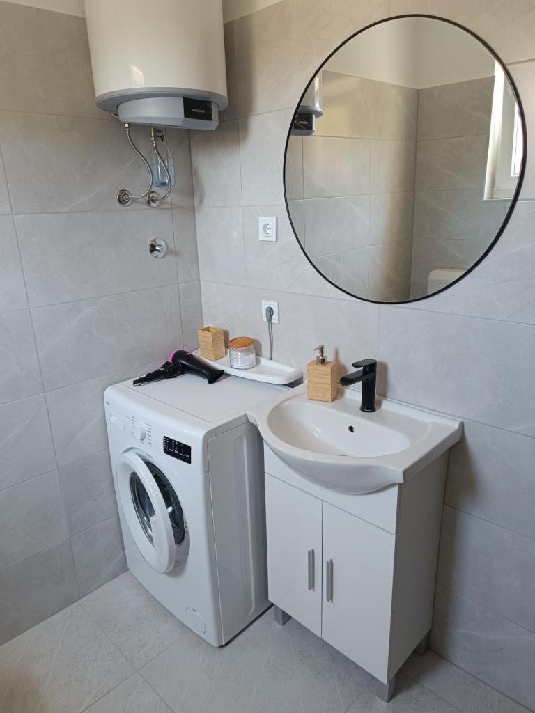 Apartment Dragana, Jezera, Island Murter Buitenkant foto