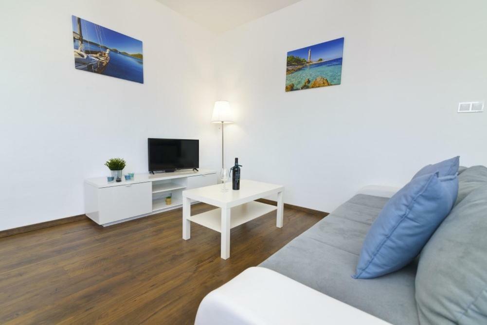 Apartment Dragana, Jezera, Island Murter Buitenkant foto