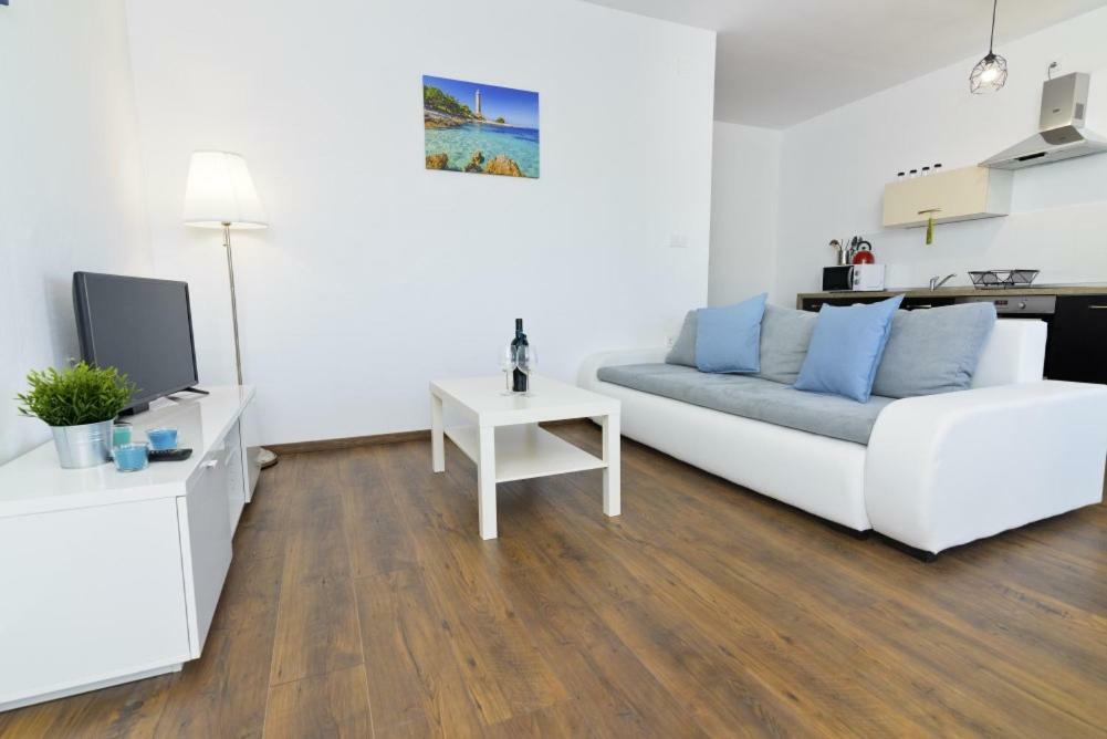 Apartment Dragana, Jezera, Island Murter Buitenkant foto