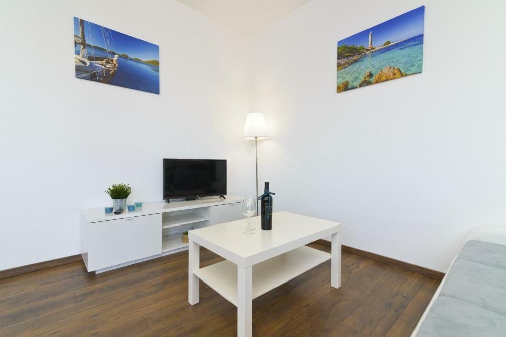 Apartment Dragana, Jezera, Island Murter Buitenkant foto