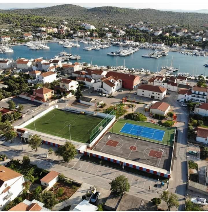 Apartment Dragana, Jezera, Island Murter Buitenkant foto